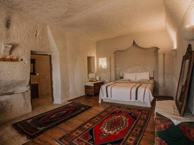 Deluxe Cave Rooms